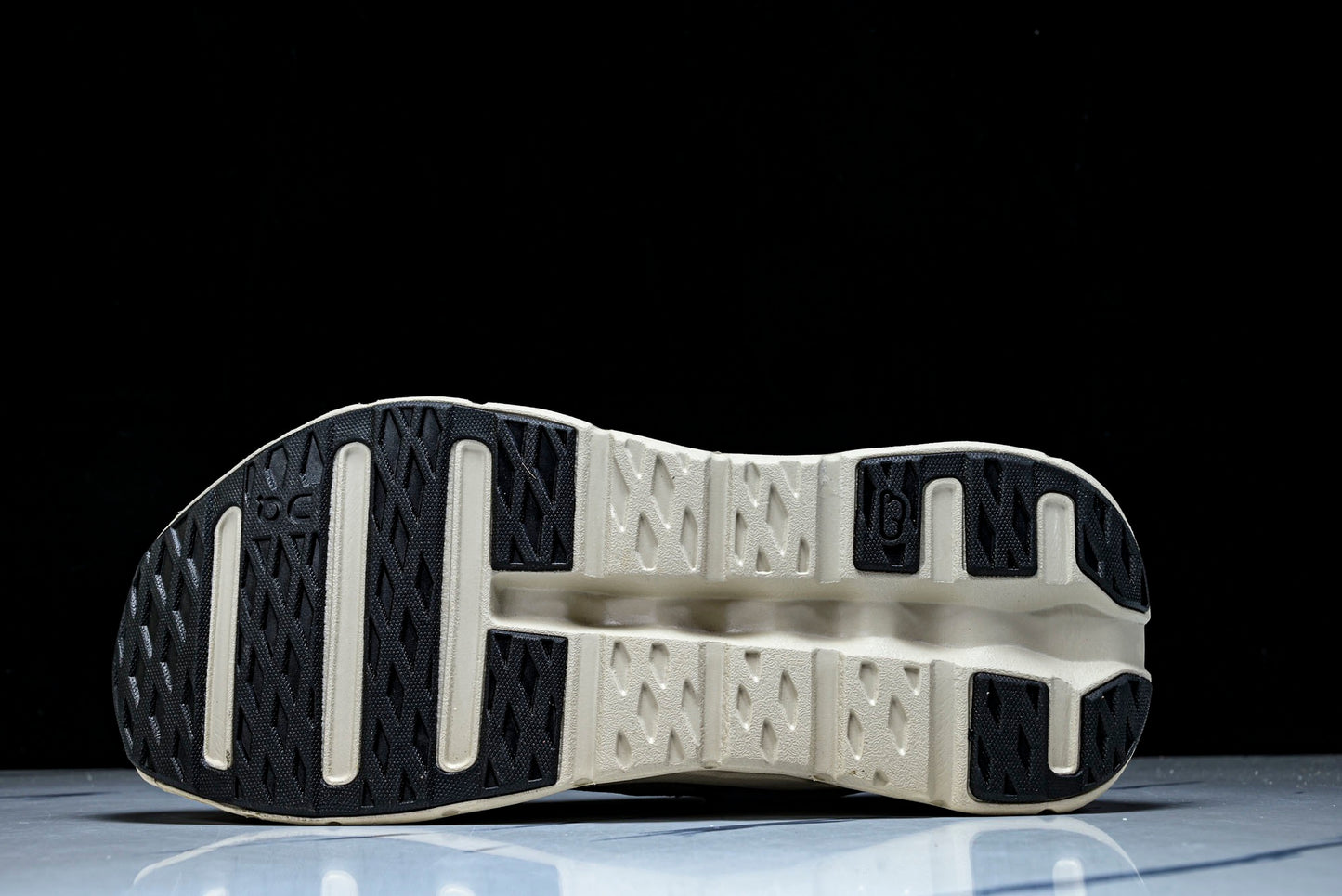 ON CLOUDTILT (Varios)