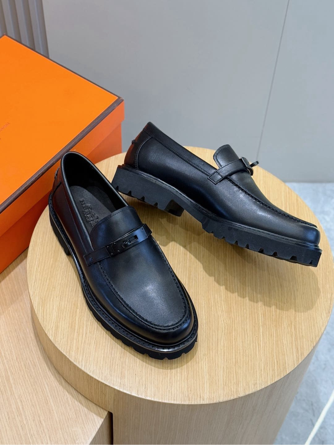 HERMES Casual Shoes