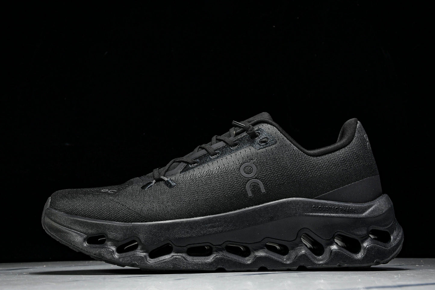 ON CLOUDTILT (Varios)