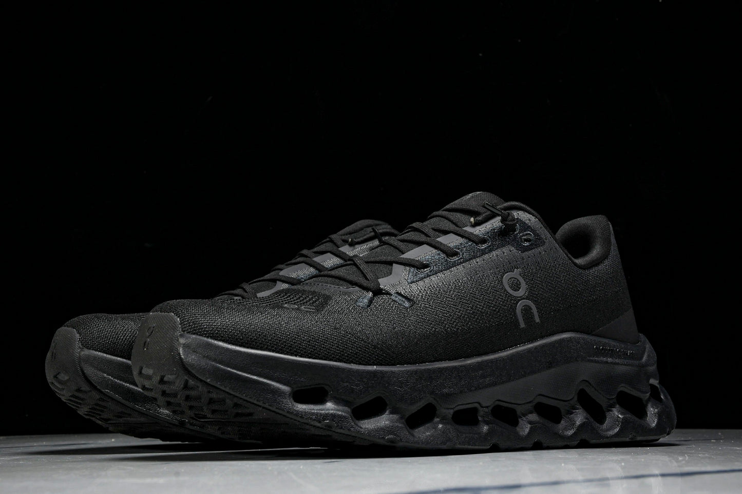 ON CLOUDTILT (Varios)