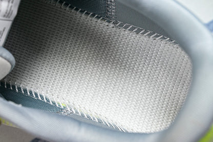 ON CLOUDTILT (Varios)