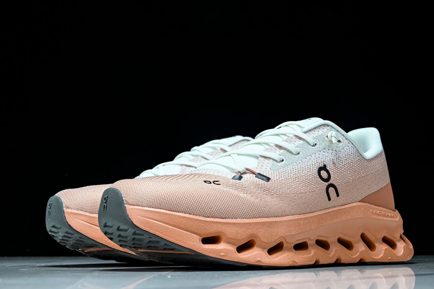 ON CLOUDTILT (Varios)