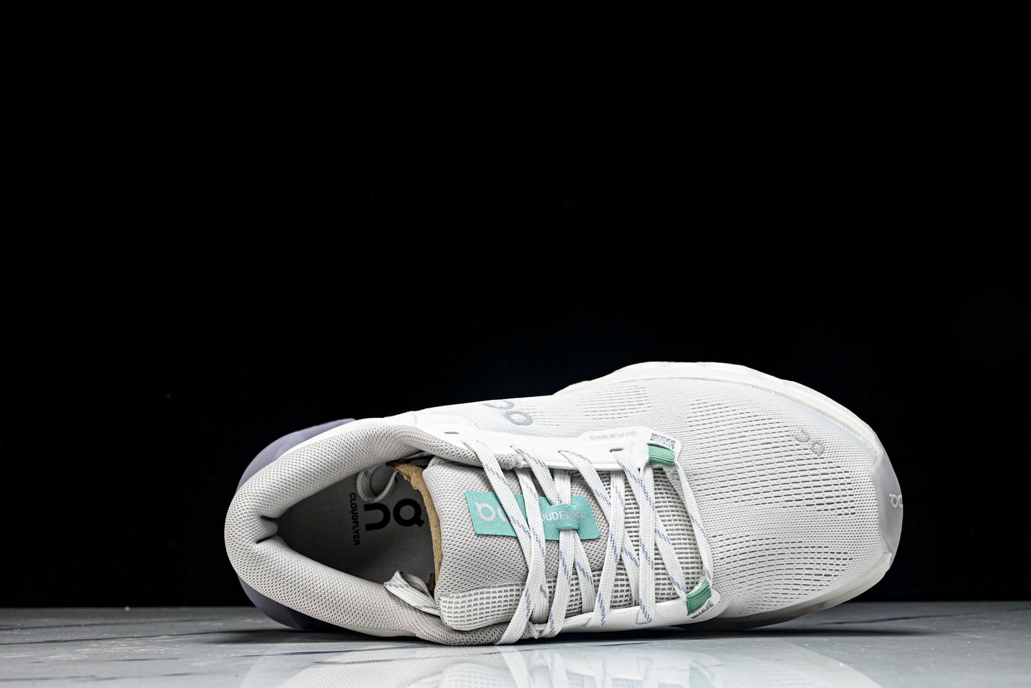 ON CLOUDFLAYER5 (Varios)