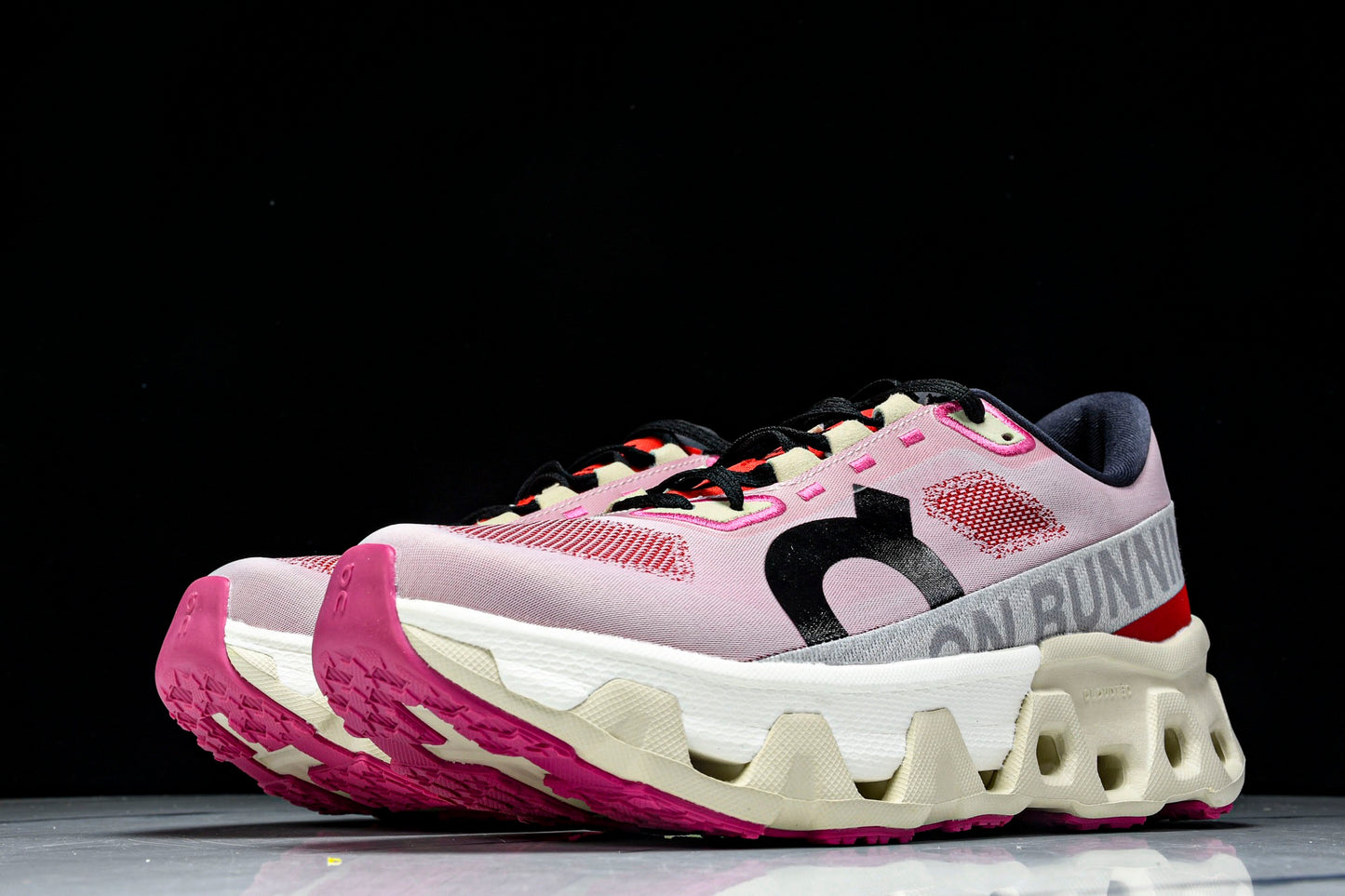 ON CLOUDMONSTER (Varios)