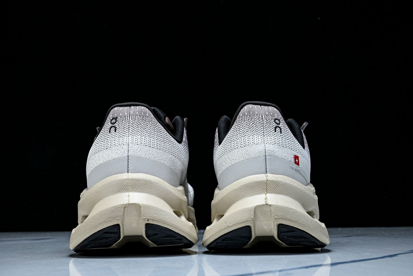 ON CLOUDTILT (Varios)