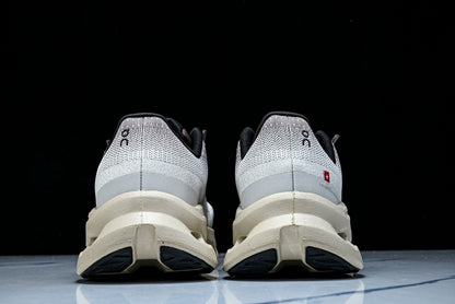 ON CLOUDTILT (Varios)