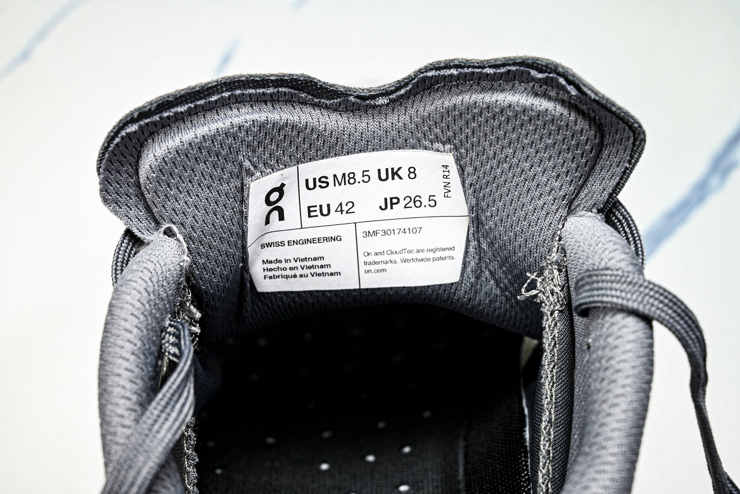 ON CLOUDMONSTER (Varios)