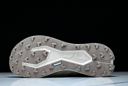 ON CLOUDMONSTER (Varios)