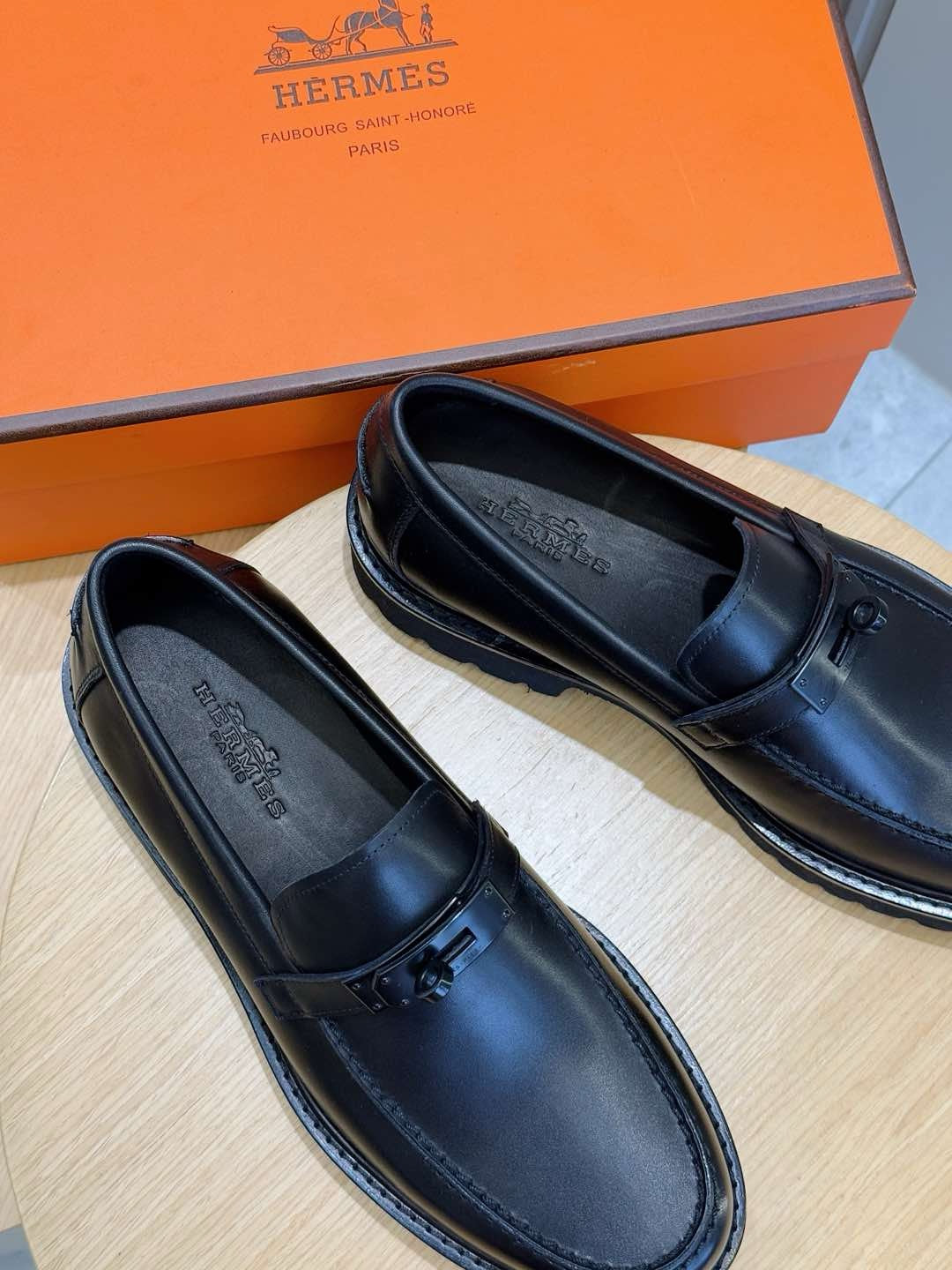 HERMES Casual Shoes
