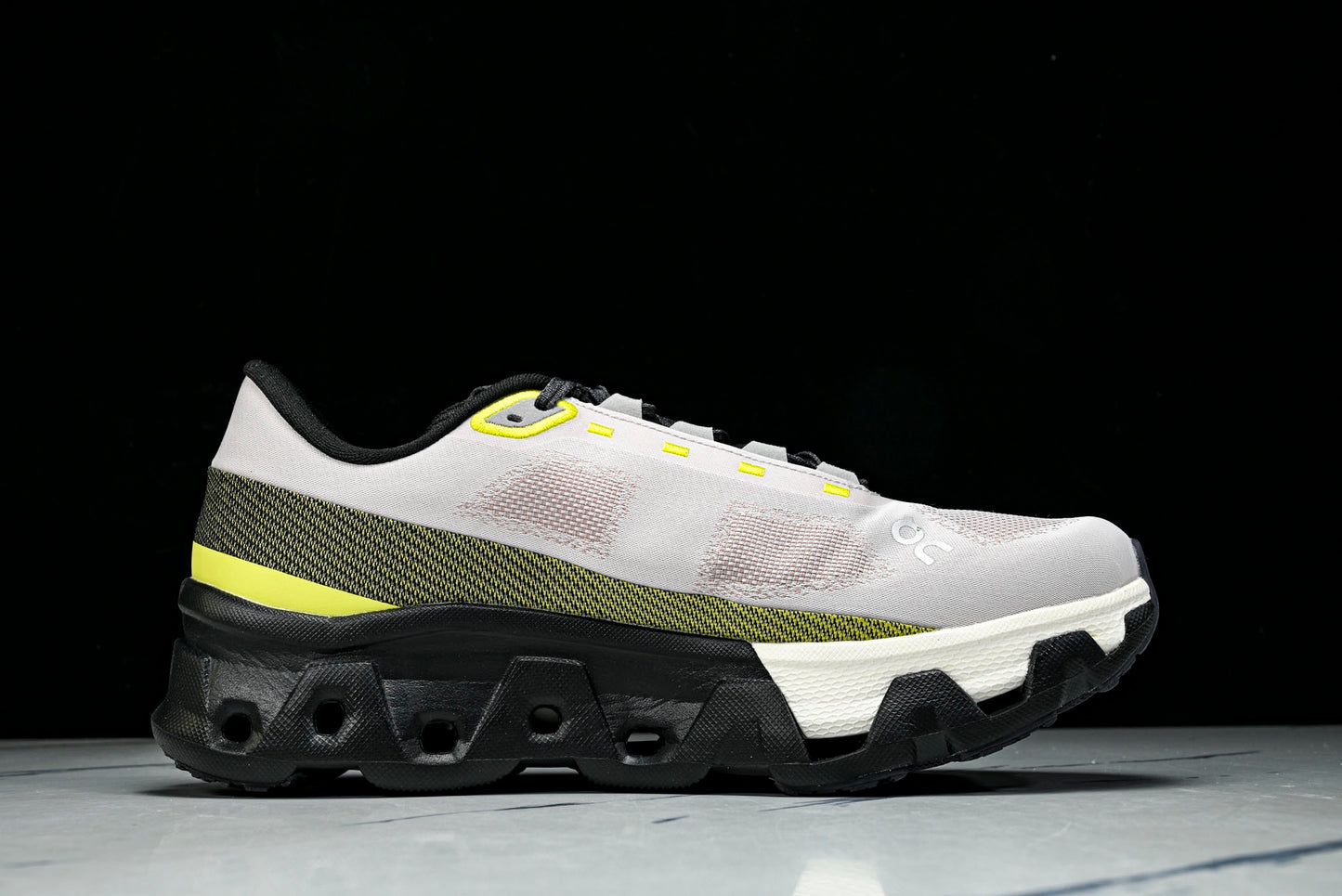 ON CLOUDMONSTER (Varios)